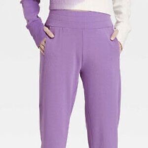 LMT: NWOT Women's Mid-Rise French Terry 7/8 Length Joggers